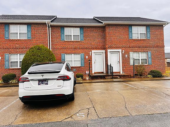 2nd image of 5 Lexington Ct