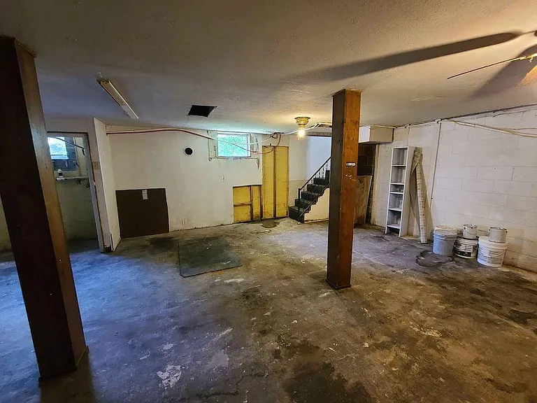 182 Delp St — Photo 37