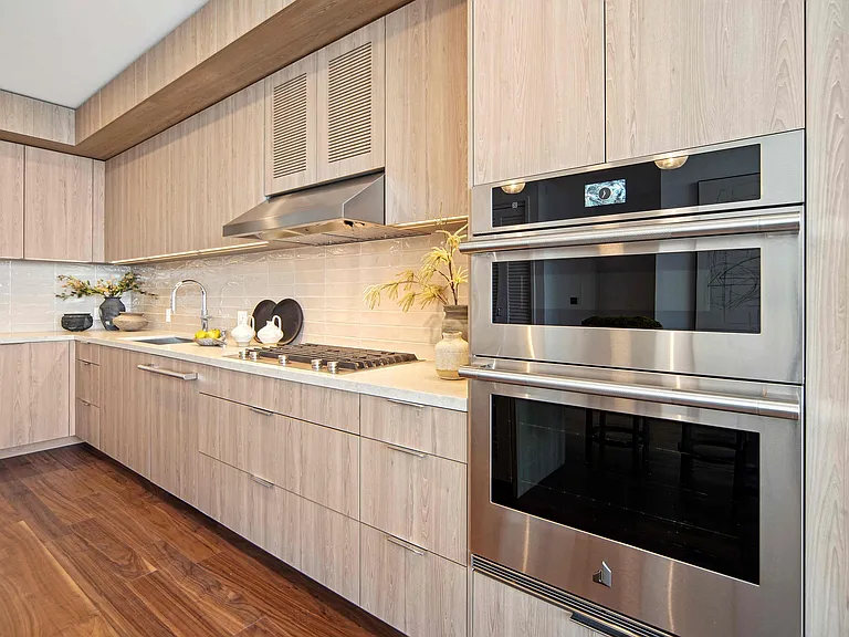 Shoootin-16-TheLindley-Penthouse-Kitchen-2
