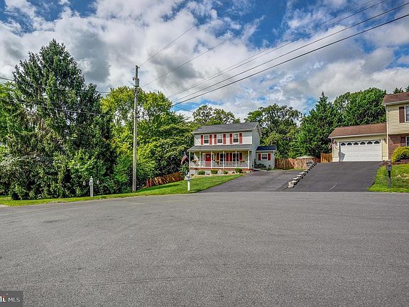 3rd image of 116 Cloverdale Ct