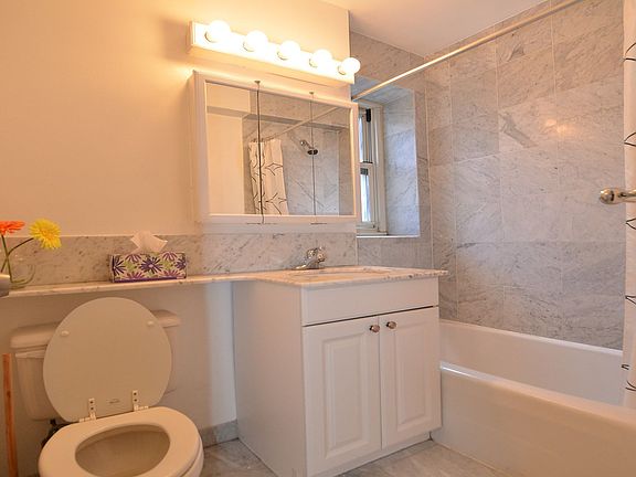 5th image of 159 W 53rd St APT 34A
