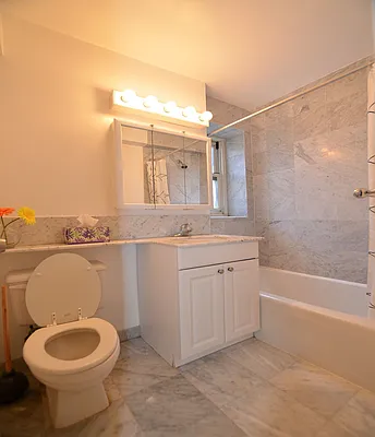 Rented by Manhattan Realty Group | media 7