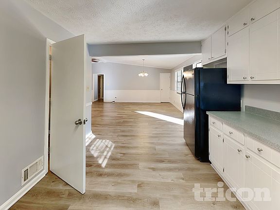 5th image of 135 Stephens Dr