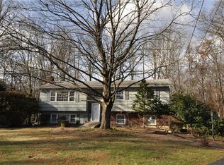 21 Dale Rd, Airmont, NY 10952