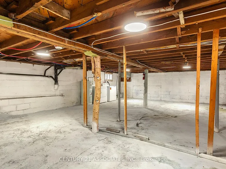 48 King St — Photo 37