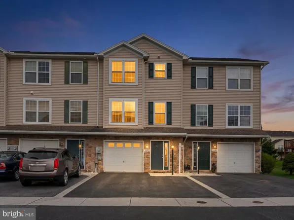 3592 Pinecrest Ct #14, Fayetteville, PA 17222