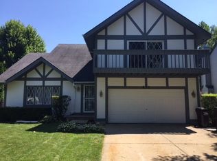 837 Dartmoor Dr, Crystal Lake, IL 60014