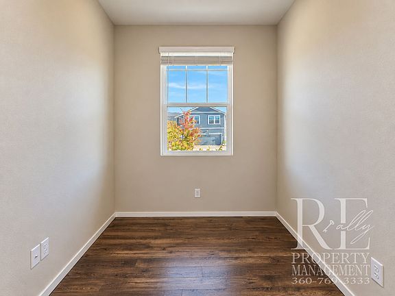 4th image of 1361 SW Pendleton Way