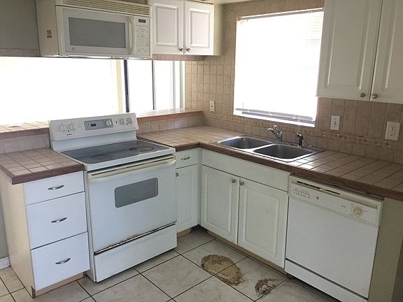 5th image of 10468 Rosemount Dr