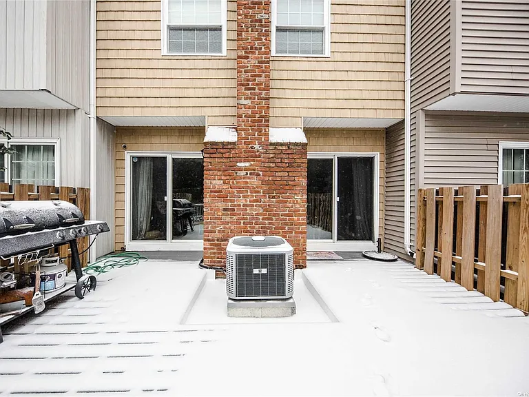 29 Woodlake Dr W — Photo 17