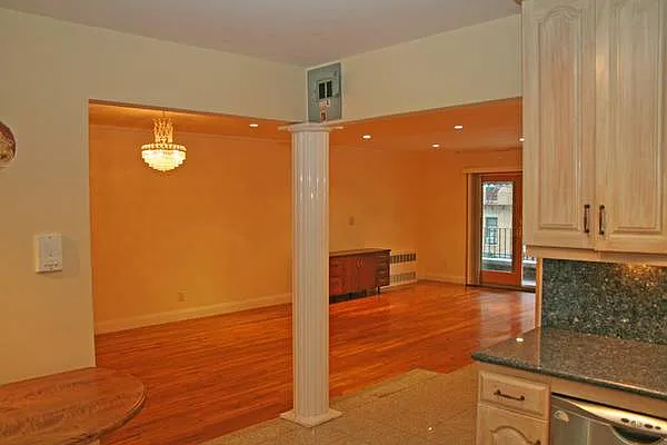 Rented by BuySell Real Estate Inc | media 27