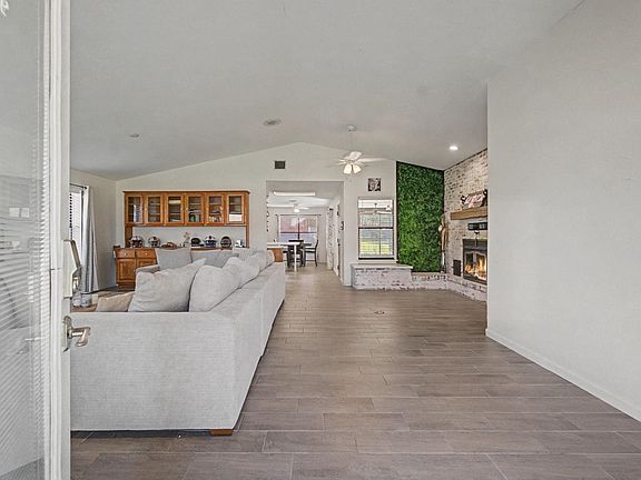 4th image of 502 Easy St