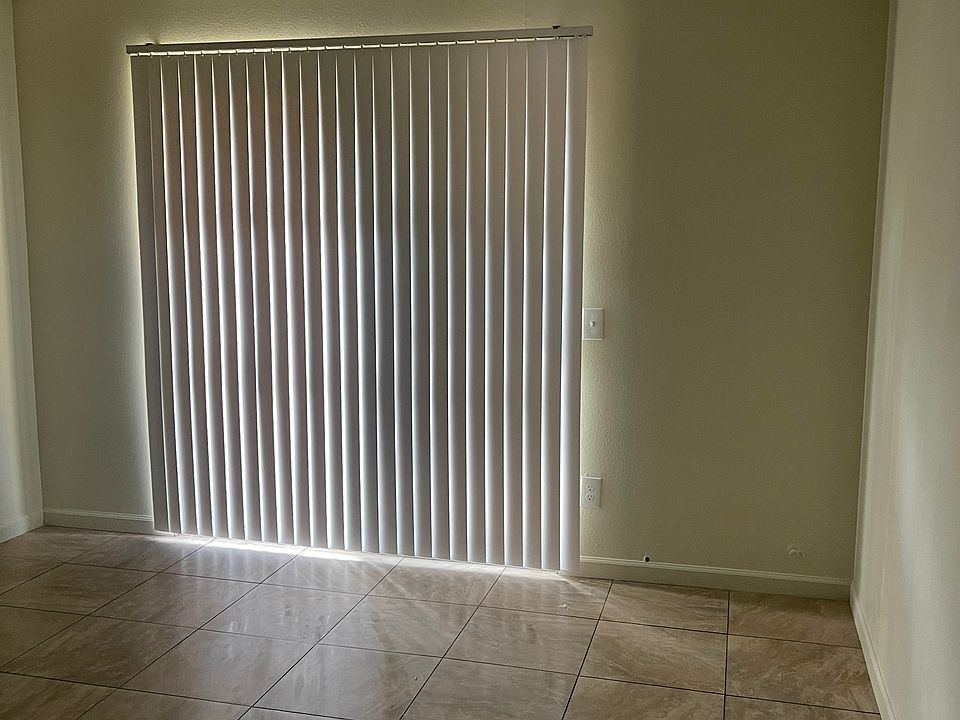 1st image of 472 W Los Angeles Dr