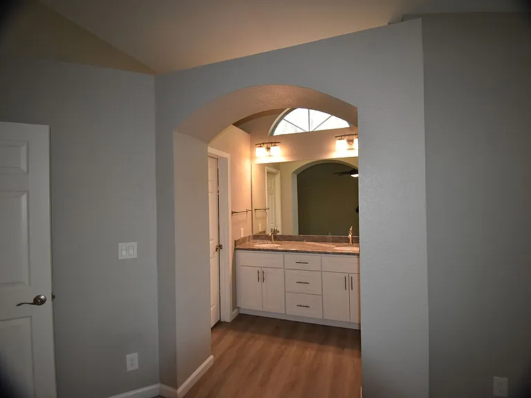 301 Willowood Ct — Photo 6