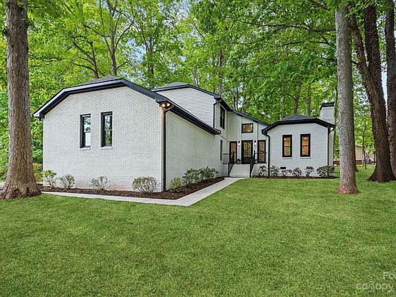 3rd image of 158 Crystal Cir