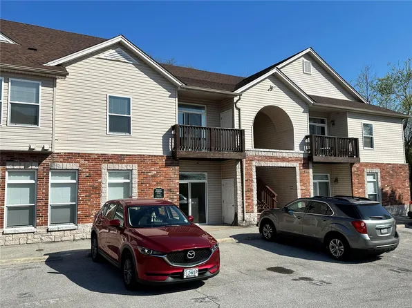 1236 Gardens Circle Dr #M, Saint Louis, MO 63125