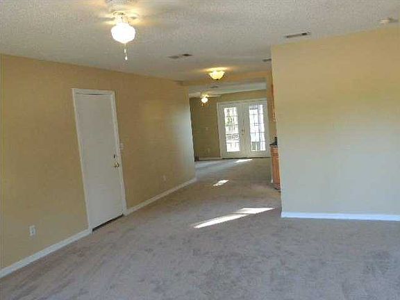 3rd image of 733 Newport Dr