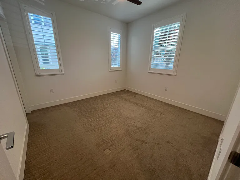 843 Barney Cmn — Photo 22