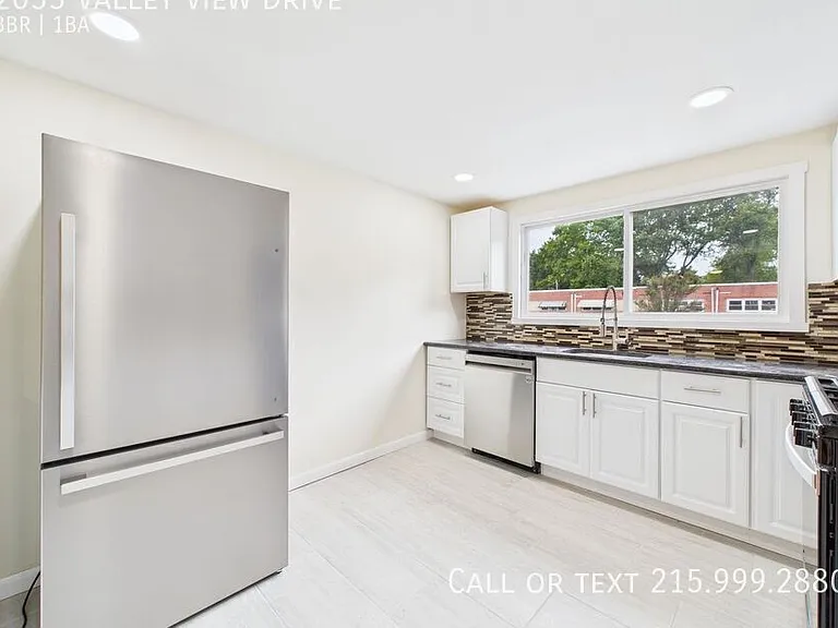 2033 Valley View Dr — Photo 3
