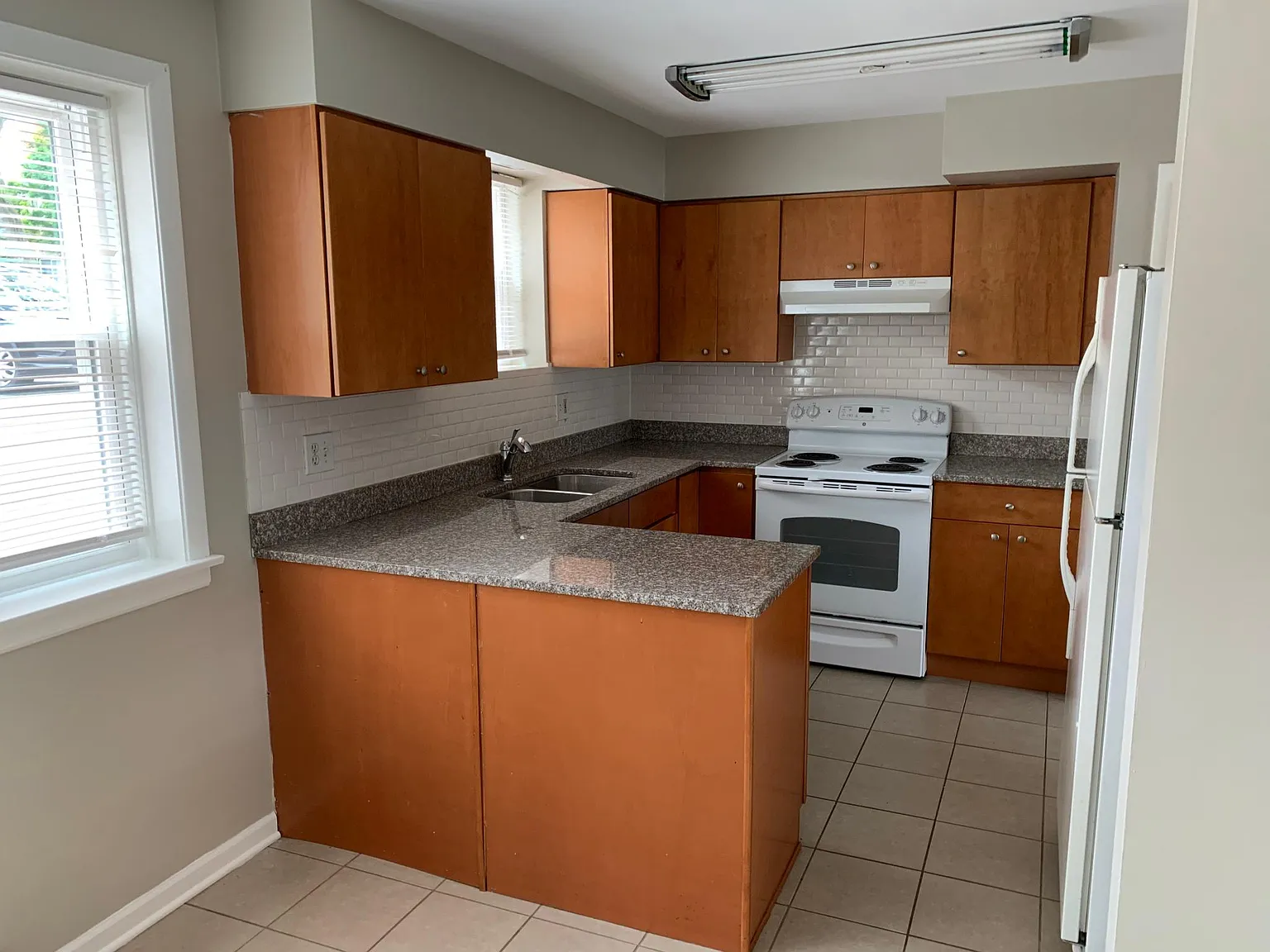2 bed, 950 sqft, $1,800 — Photo 1