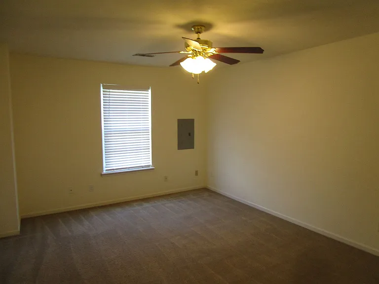 1725-1727 Louise Cir — Photo 15
