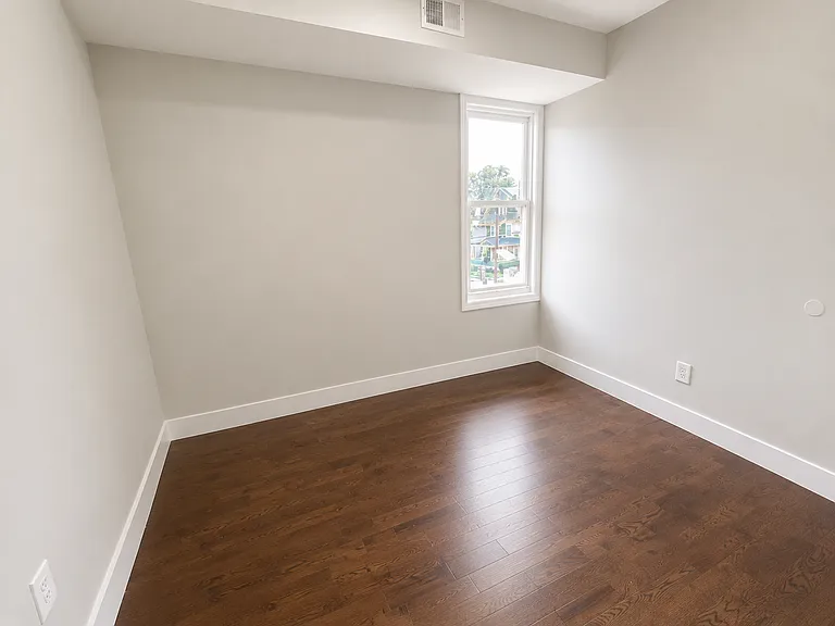61 Leslie St #2 — Photo 9