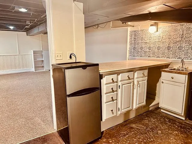 Family room with wet bar