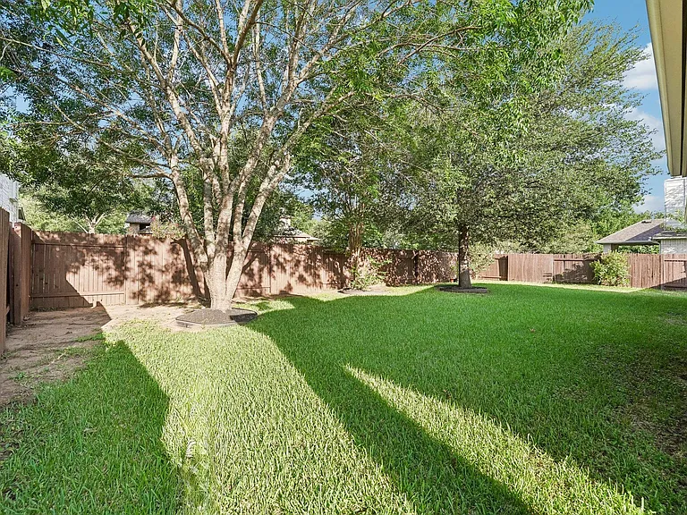 10028 Lisi Anne Dr — Photo 32