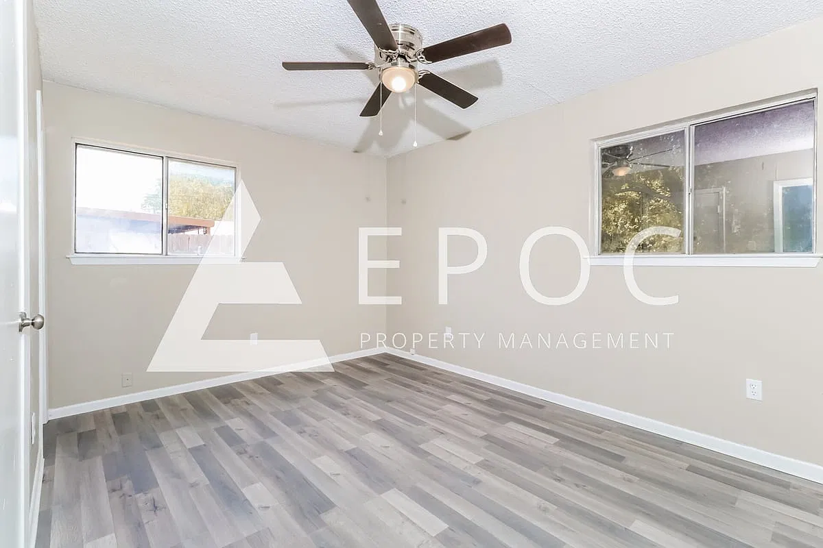 1407 Herndon Dr — Photo 1