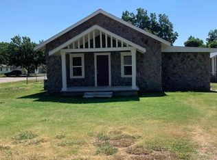 1112 N 8th St, Perry, OK 73077