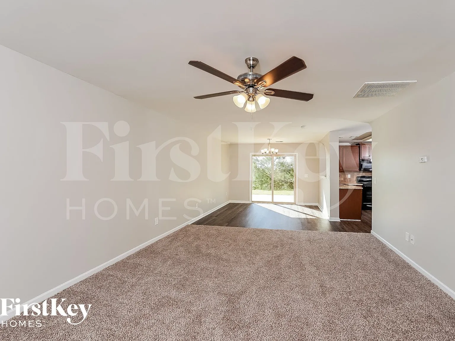 3 bed, 2.5 bath, 1650 sqft, $1,620 — Photo 2
