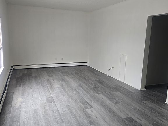 3rd image of 395 Lake Ave
