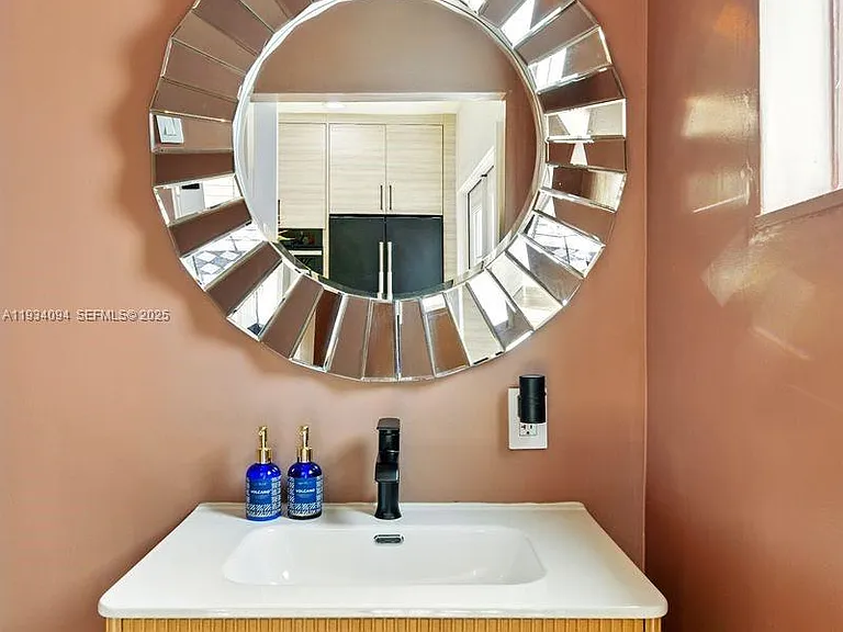 1363 Biarritz Dr — Photo 14
