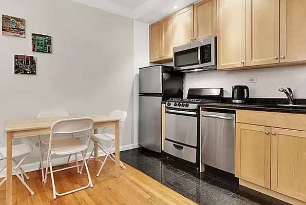 Rented by Manhattan Realty Group | media 8