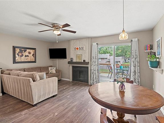 5th image of 10407 Smalley Ave