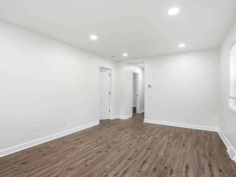 3987 Lincoln St — Photo 2
