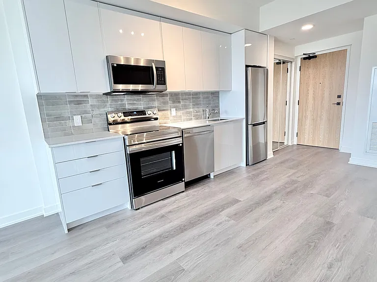 33 Erie Ave #1012 — Photo 2