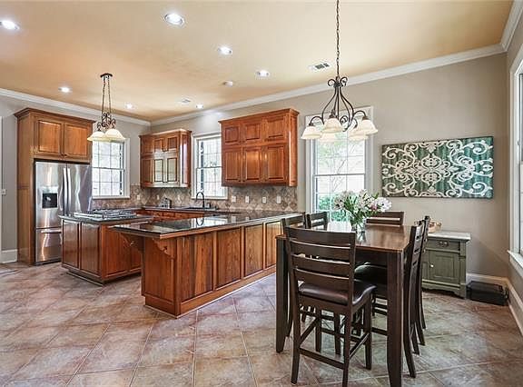 4th image of 542 Beau Chene Dr