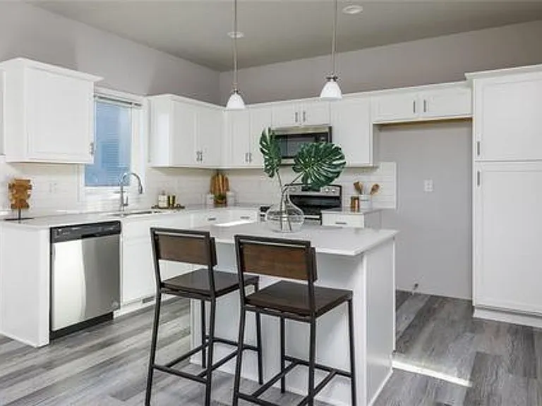1707 Ashwood Ave — Photo 3