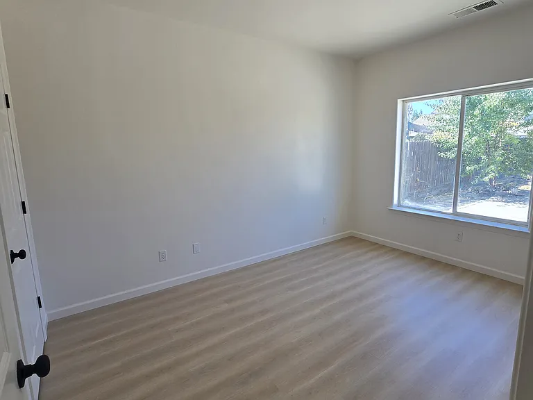 1114 Oak Ave — Photo 11