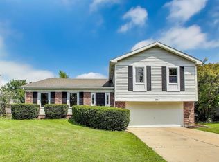 846 Boxwood Dr, Crystal Lake, IL 60014