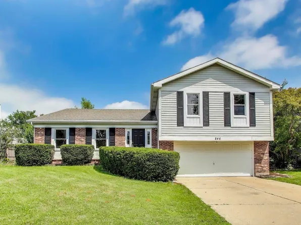 846 Boxwood Dr, Crystal Lake, IL 60014