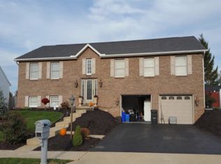 3076 Quail Ln, York, PA 17408