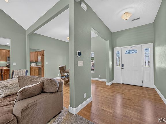 5th image of 228 Sweet Valley Cir