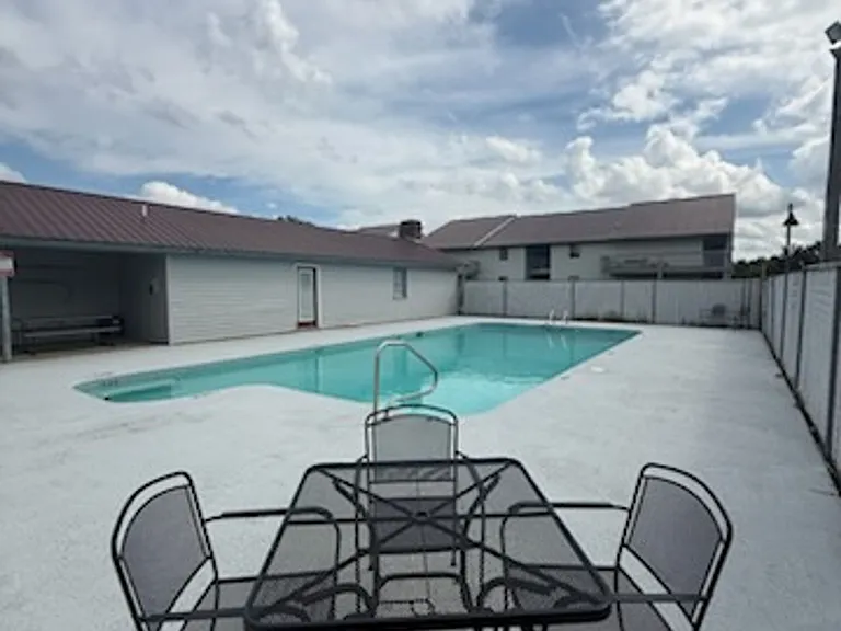 Stonehenge Apartments — Photo 1