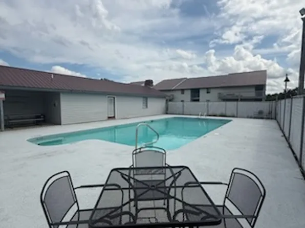 Stonehenge Apartments