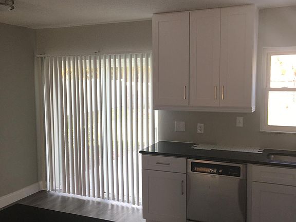 4th image of 125 Irwin St W #125