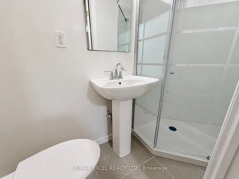 39 Commons Dr #LOWER — Photo 12
