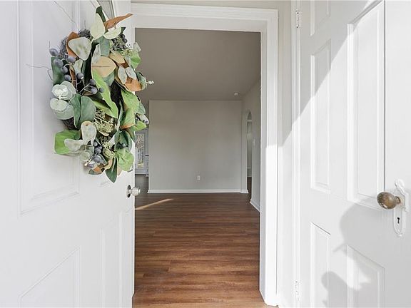 4th image of 1822 Croyden Rd