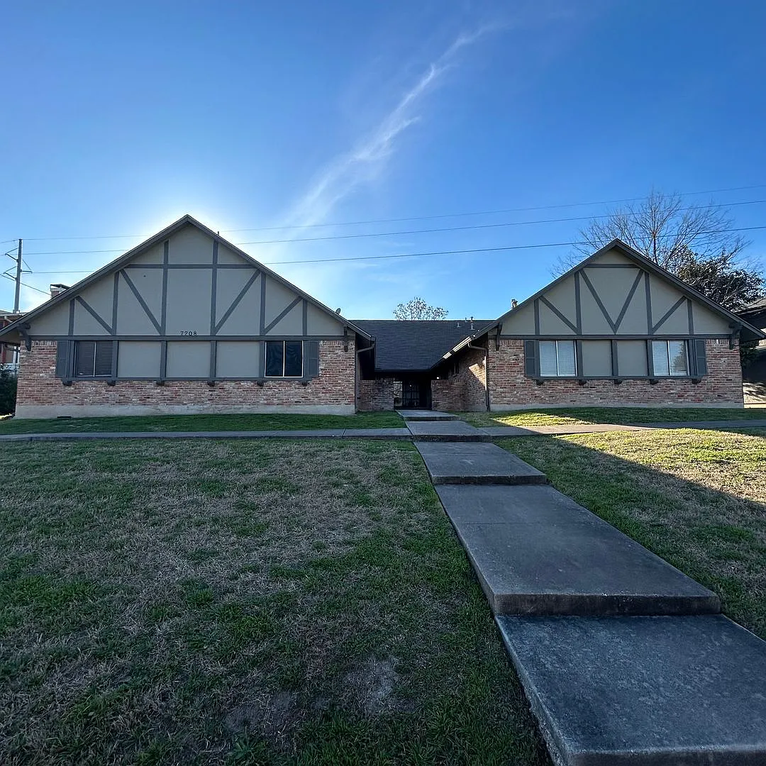 7208 Creekside Dr Unit C: Room to Live Large in Austin's Freeway Triangle — Photo 4